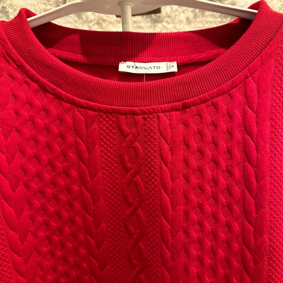 ☃️♥️Staccato New Red Cable knit sweatshirt small - Picture 2 of 4